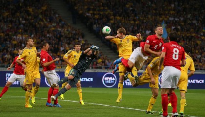 开云体育APP下载-巴黎绝杀乌克兰，库尔图瓦扛起全队