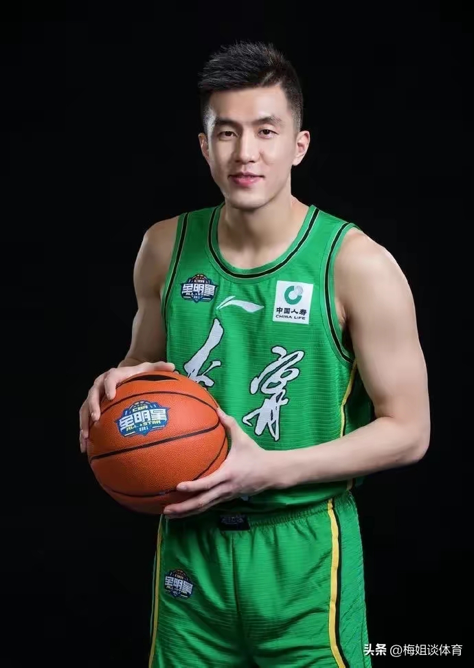 76人逆转新疆队，郭艾伦扛起全队